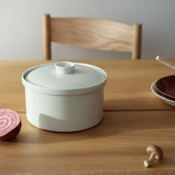 Kannellinen pata 2,3L valkoinen