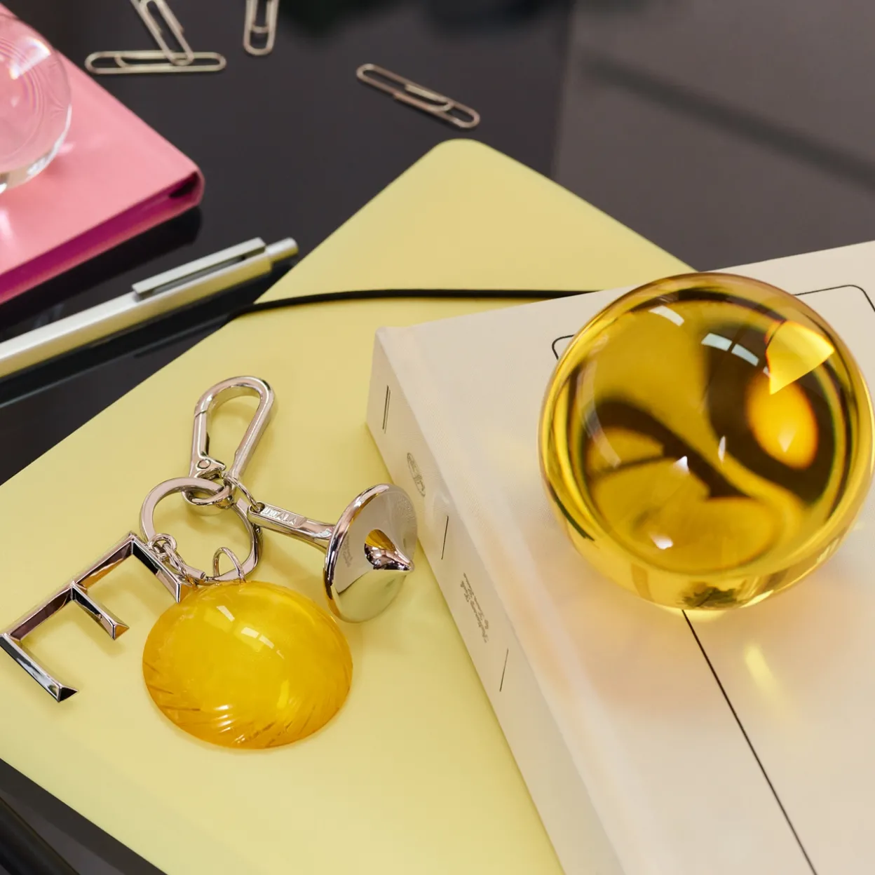 Riipus kirjain O 5cm metalli