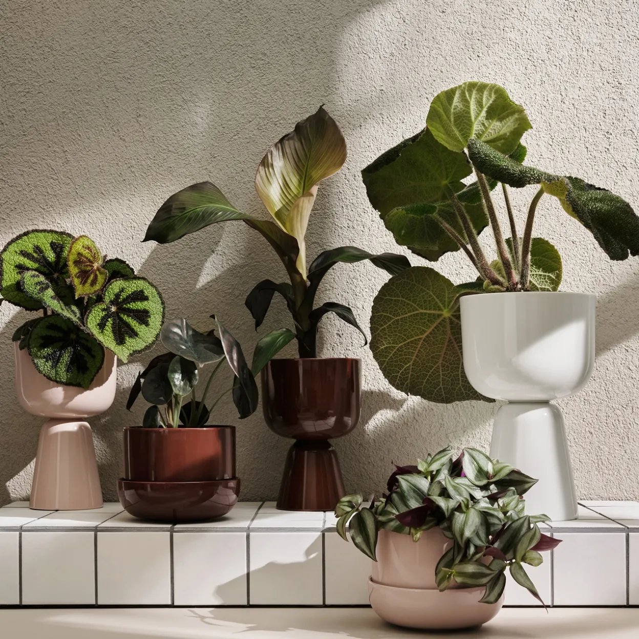 Ruukku valkoinen jalallinen M